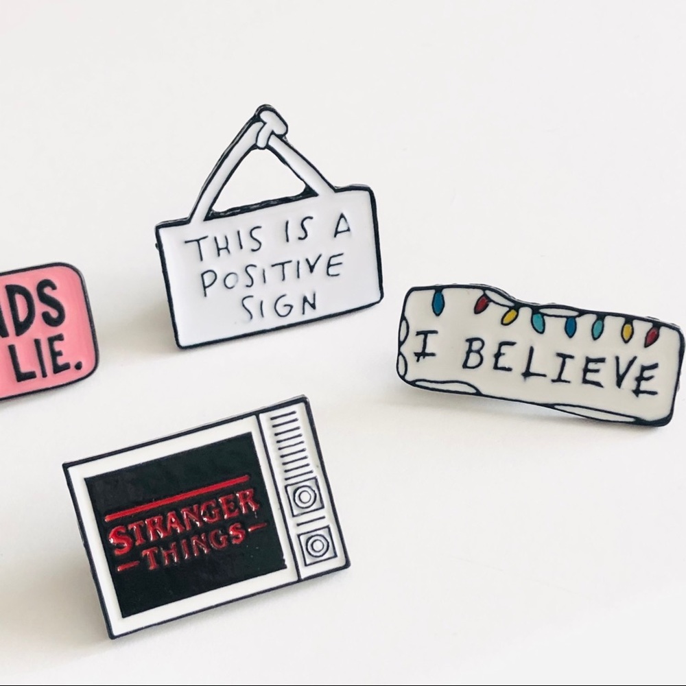 Stranger Things 5 Piece Brooch / Pin Set - Picture 3 of 5